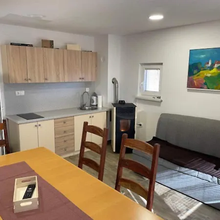 House Zlacka Gorca * Pristava pri Mestinju