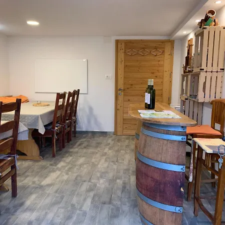 House Zlacka Gorca Pristava pri Mestinju