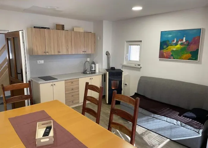 House Zlacka Gorca * Pristava pri Mestinju